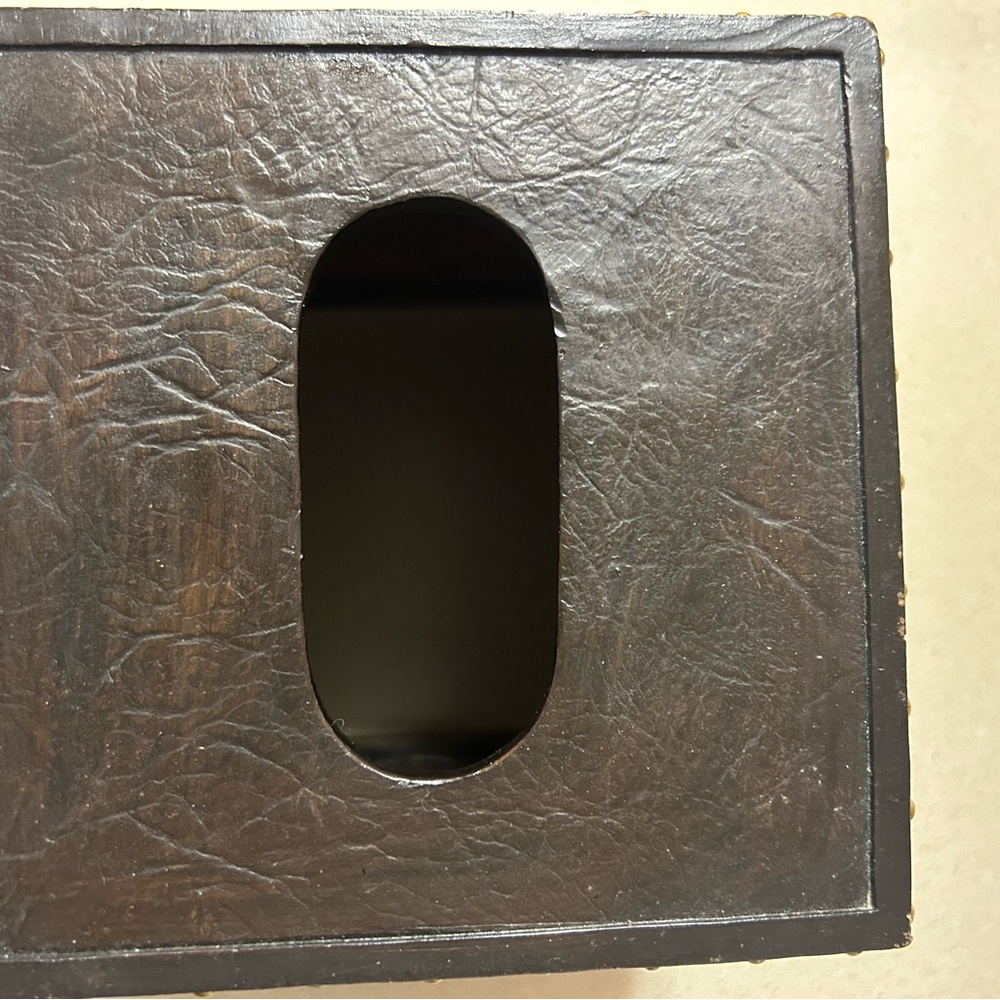 Resin Horse w/tooled leather look Tissue Box - Picture 5 of 5